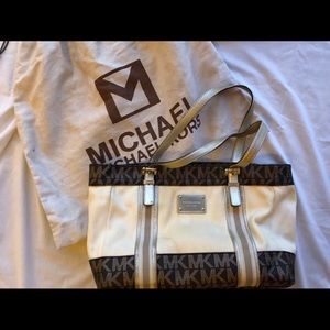 Authentic Michael Kors Resort MK Zip Shoulder Tote